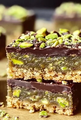 Brown Butter Dubai Pistachio Chocolate Chip Cookie Bars 🍪