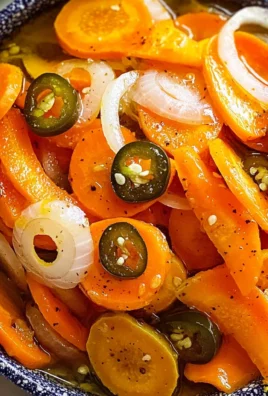 Mexican Pickled Carrots (zanahorias en escabeche)